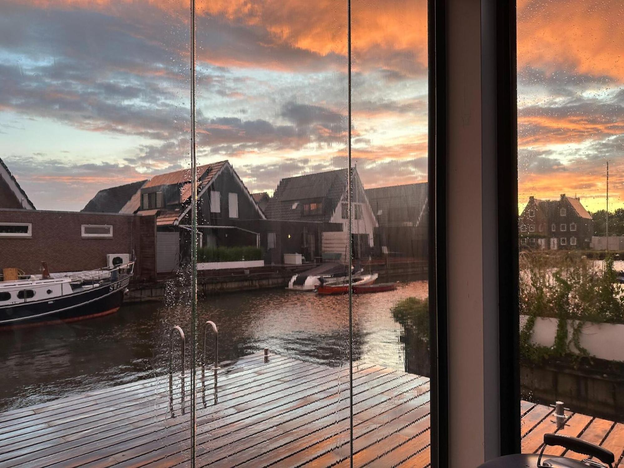 Peaceful Villa On The Water In Stavoren Exterior foto